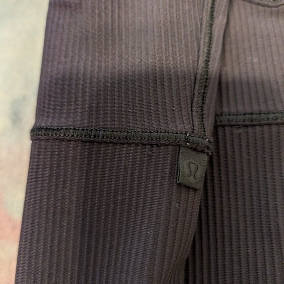 Lululemon reversible tank - Picture 2 of 3